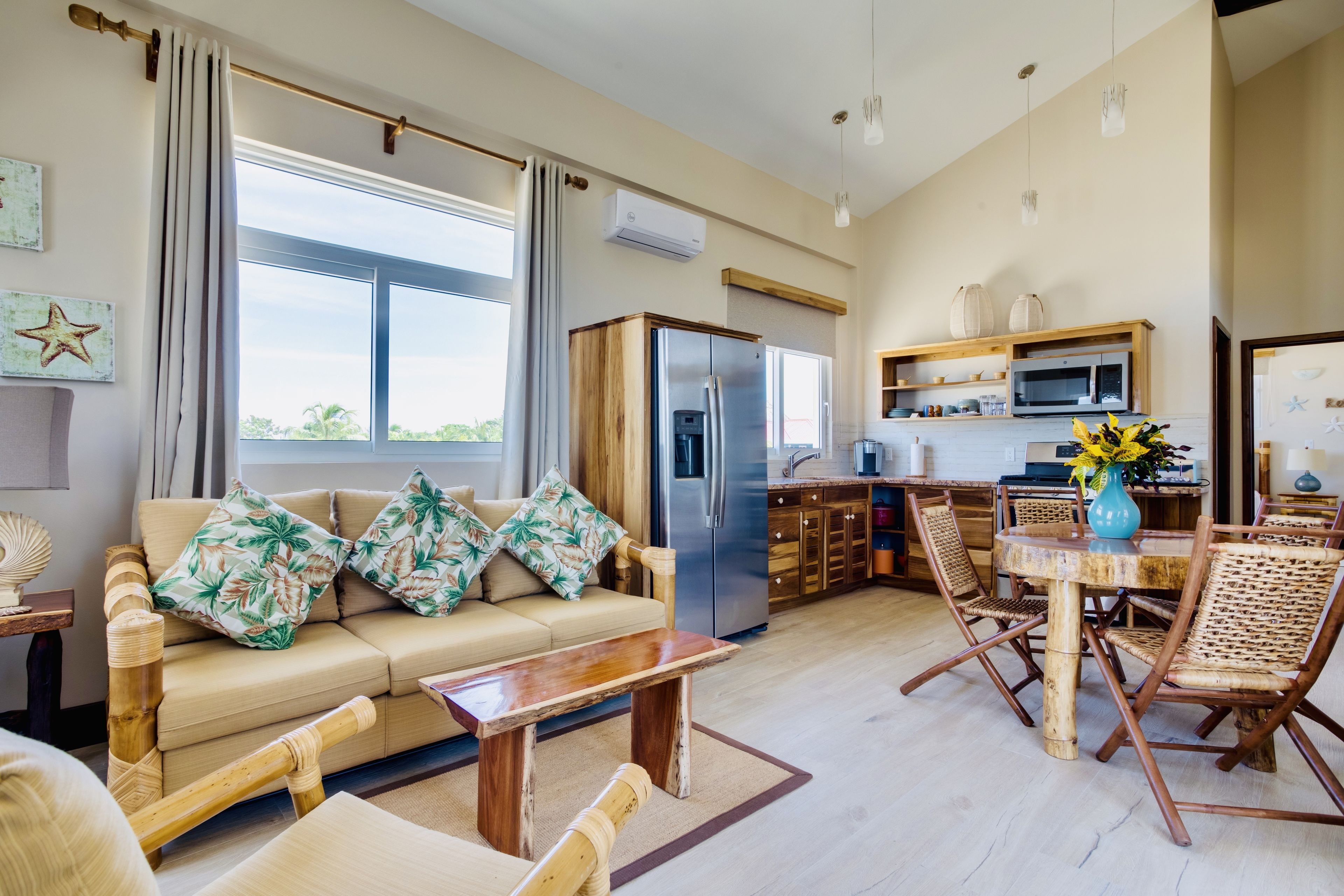 signature suite, 1 bedroom, ocean view, oceanfront | private kitchen | fridge, microwave, coffee/tea maker, toaster