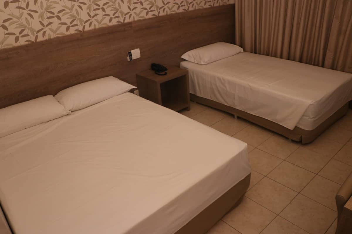 Comfort Triplo | Bar mini, meja, langsir/tirai gelap terus, kalis bunyi