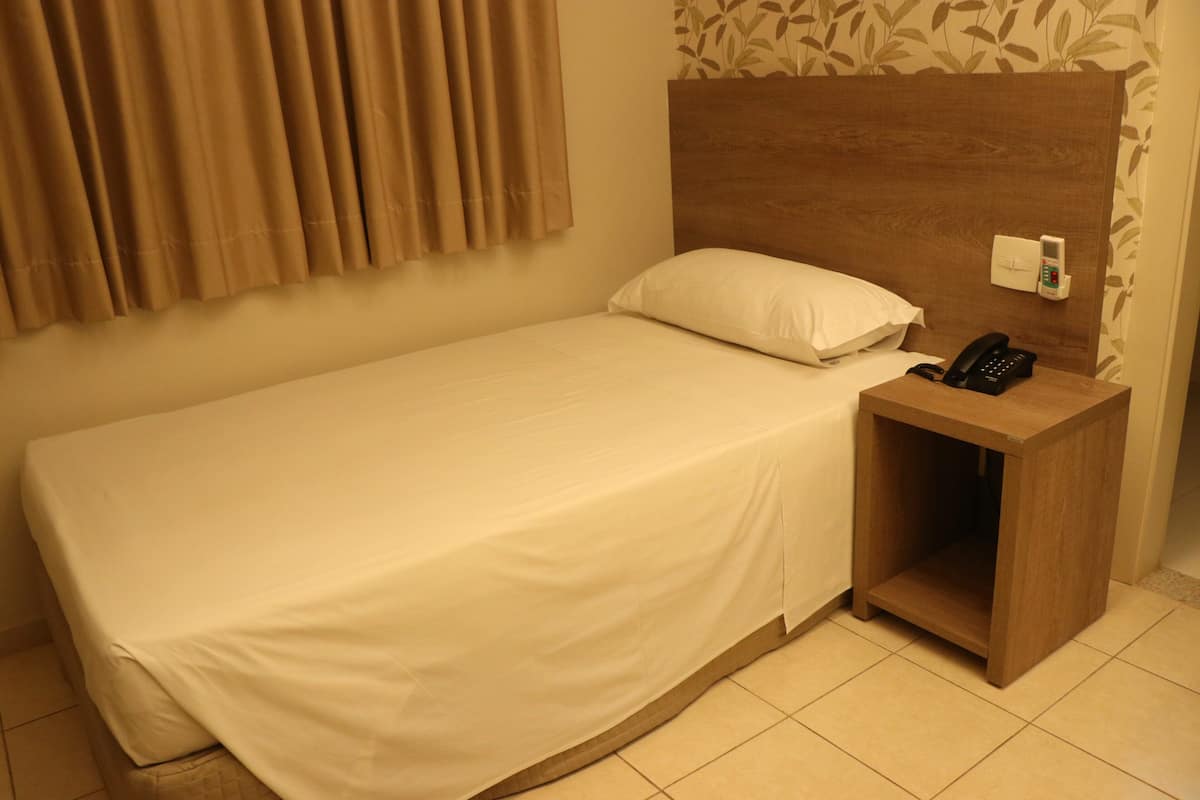 Econômico Single | Minibar, desk, blackout curtains, soundproofing
