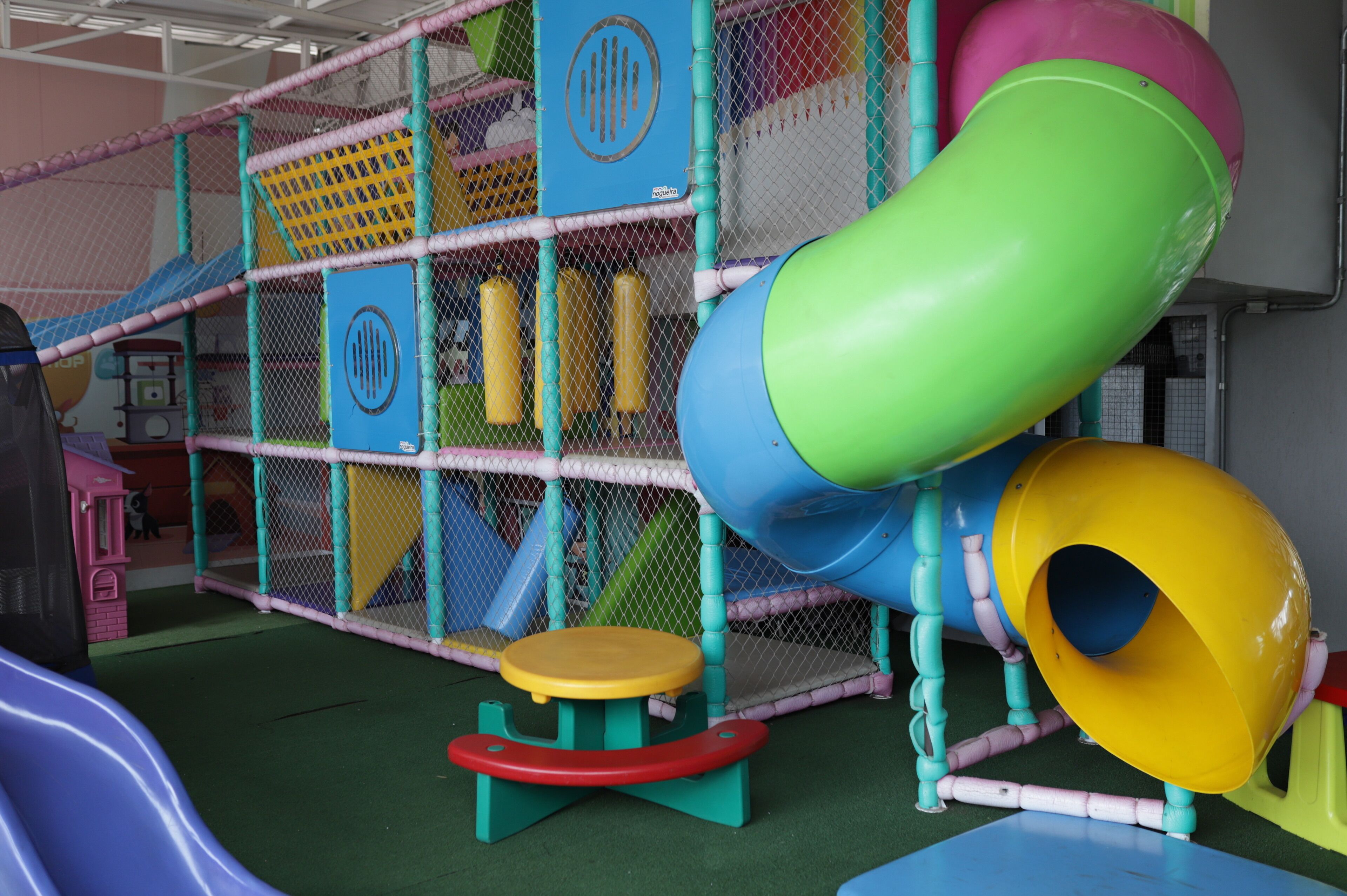 Área de juegos infantiles bajo techo