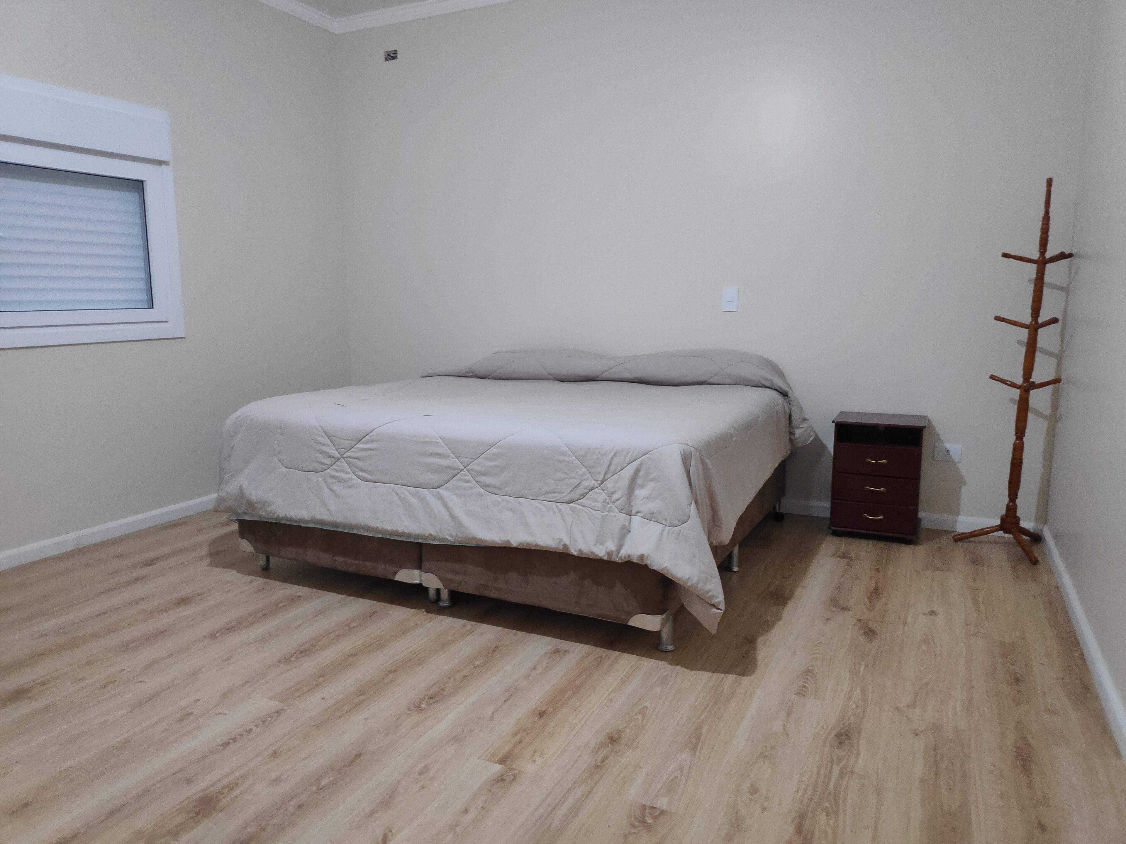 4 quartos, escrivaninha, Wi-Fi de cortesia, roupa de cama