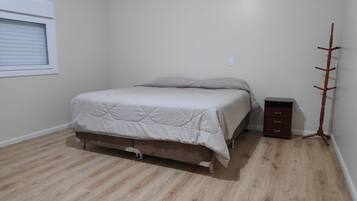 4 bedrooms, desk, free WiFi, bed sheets