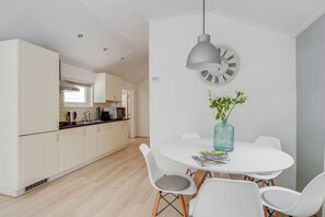 Dining - Chalet Descansar in the Veluwe (Beekbergen)