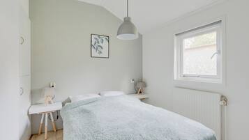 2 slaapkamers, een strijkplank/strijkijzer, wifi, beddengoed