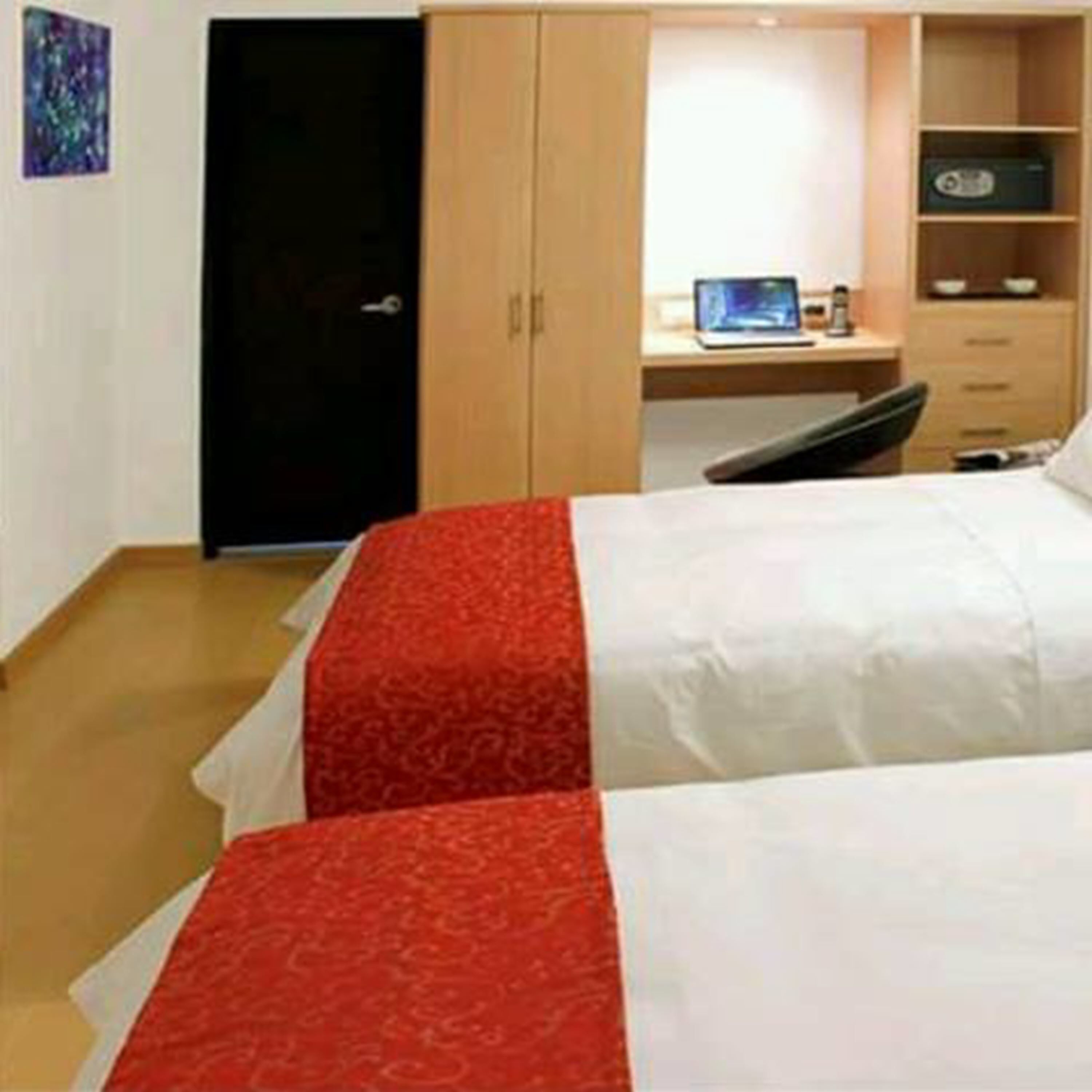 Photo - Hotel TuKasa Inn