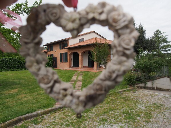 Exterior - Whole house immersed in the countryside (Castiglione del Lago)