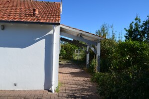 المنطقة المحيطة بالمنشأة