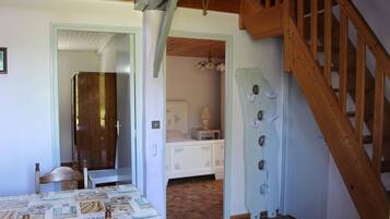 3 chambres, fer et planche Ă repasser