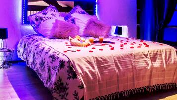 1 bedroom, desk, iron/ironing board, WiFi