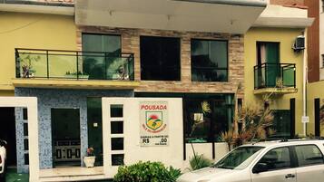 Fachada da propriedade