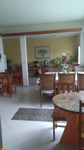 Free daily buffet breakfast - Pousada Vale do Amanhecer (Cabo Frio)