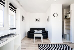 Iron/ironing board, free WiFi, bed sheets