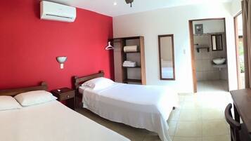 Driepersoonskamer | Gratis wifi, beddengoed