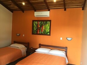 三人房 | 免费 WiFi、床单