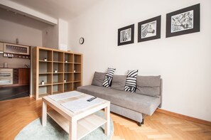 Flat-screen TV - Elegant Apartment Old Town V (Warsaw)