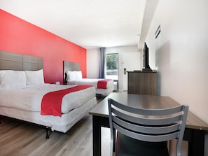 Habitación, 2 camas Queen size | 1 habitación, escritorio, wifi gratis y ropa de cama 