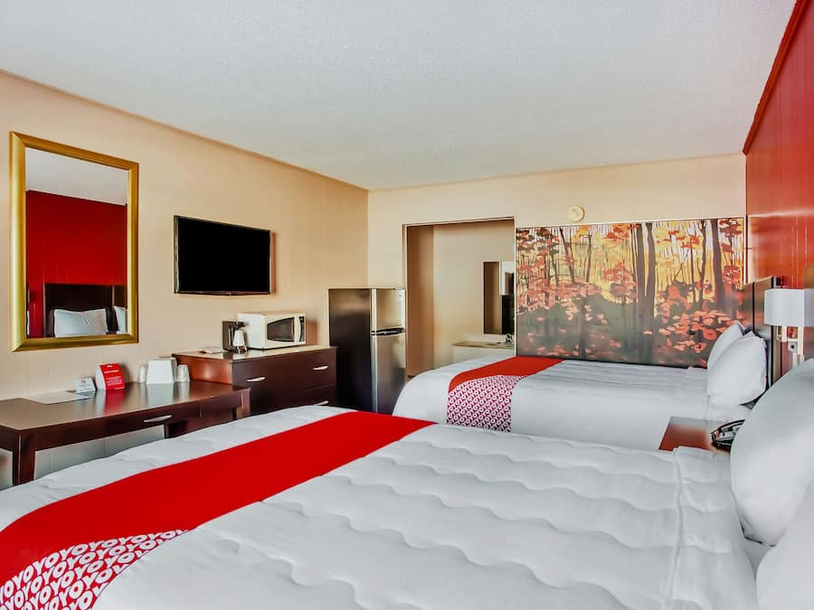 Escritorio y ropa de cama