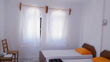 Bàn, bàn ủi/dụng cụ ủi quần áo, truy cập Internet không dây miễn phí