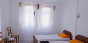 办公桌、熨斗/熨板、免费 WiFi、床单