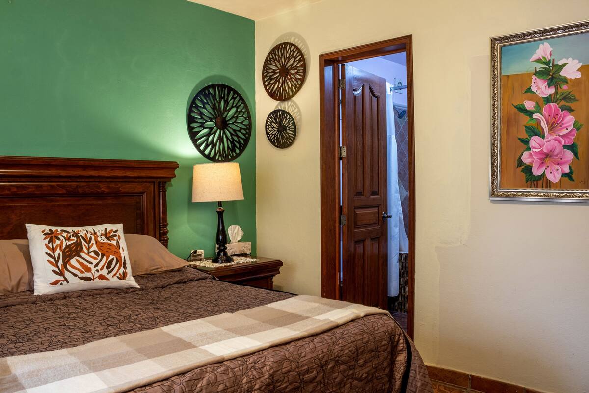 Deluxe Room | Hypo-allergenic bedding, laptop workspace, soundproofing, free WiFi