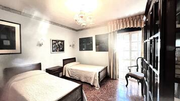 5 bedrooms, desk, iron/ironing board, travel crib