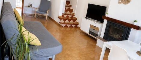 TV, fireplace