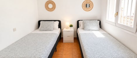 3 bedrooms, iron/ironing board, travel cot, free WiFi
