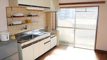 Fridge, microwave