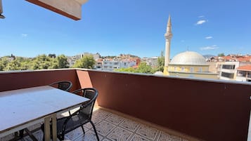 Deluxe Quadruple Room | Terrace/patio