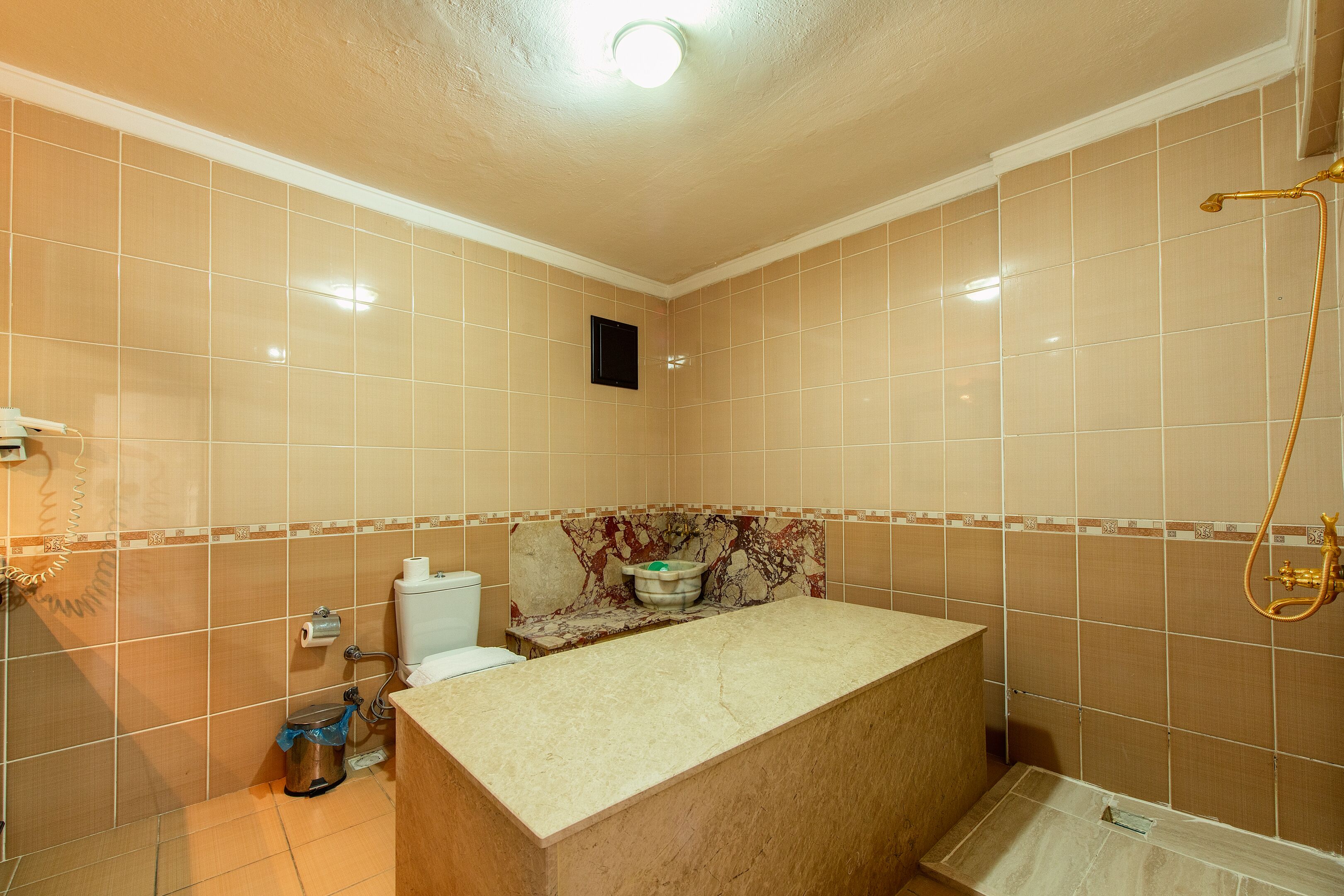exclusive double room | bathroom | shower, free toiletries, hair dryer, slippers
