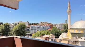 Deluxe Quadruple Room | Terrace/patio