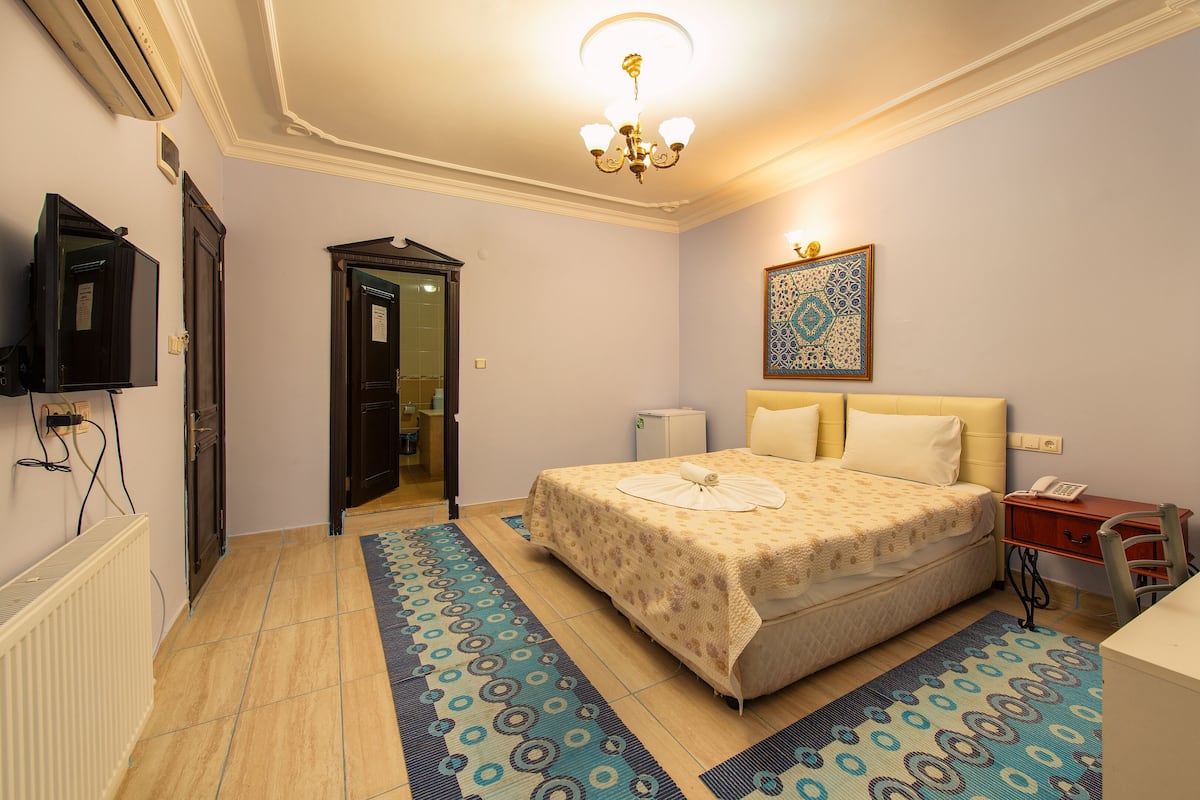 Egyptian cotton sheets, premium bedding, soundproofing