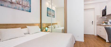 In-room safe, free WiFi, bed sheets