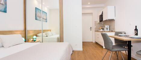 In-room safe, free WiFi, bed sheets