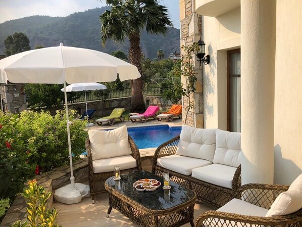 Terrace/patio - Located in the Maraş Area, close to local riverside restaurants and Town Center. (Dalyan Belediyesi)