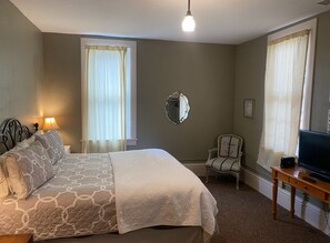 6 bedrooms, iron/ironing board, WiFi, bed sheets