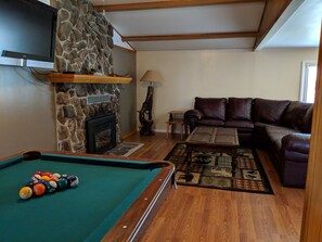 Smart TV, fireplace, Netflix, streaming services - Quiet, Comfortable Location! w/Double Garage
Easy access to WyoTech and UW (Laramie)