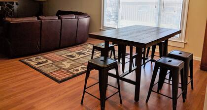 Quiet, Comfortable Location! w/Double Garage/Air Conditioning