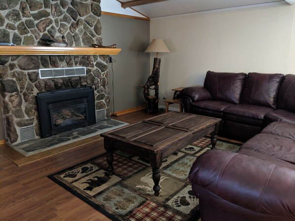 Smart TV, fireplace, Netflix, streaming services