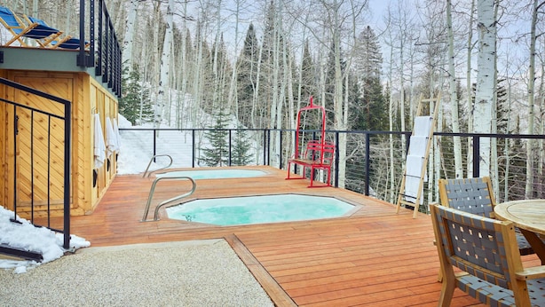 Outdoor spa tub - Top of the Village Leaf 501~Ski-in/out~HT~Pool~Grill~Parking (Snowmass Village)