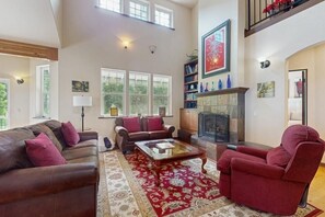 TV, fireplace, DVD player, books