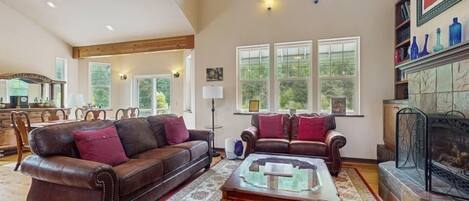 TV, fireplace, DVD player, books