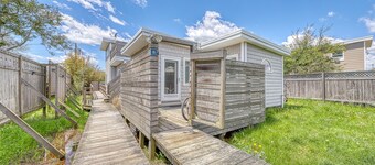 One Bedroom Apt. in Ocean Bay Park with deck & gas grill