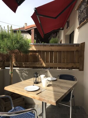 屋外ダイニングエリア