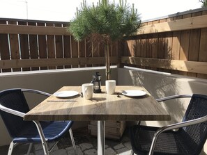 Outdoor dining - Les Studios du Centre - La Teste de Buch - Bassin d'Arcachon (La Teste-de-Buch)