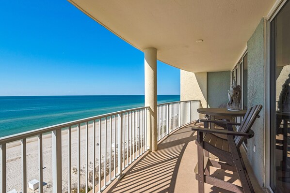 Property grounds - **Beachfront/FREE Beach Service. Tons of updates**
(Panama City Beach)