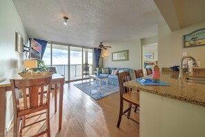 Interior - **Beachfront/FREE Beach Service. Tons of updates**
(Panama City Beach)