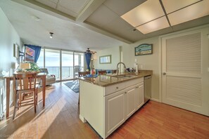 Interior - **Beachfront/FREE Beach Service. Tons of updates**
(Panama City Beach)
