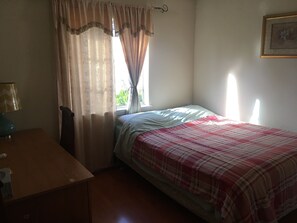 Comfort Villa, 1 Queen Bed | Desk, laptop workspace, iron/ironing board, free WiFi