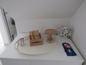ห้องคลาสสิก | เครื่องนอนระดับพรีเมียม, ผ้านวมขนเป็ด, เตียงเมมโมรีโฟม, มินิบาร์
